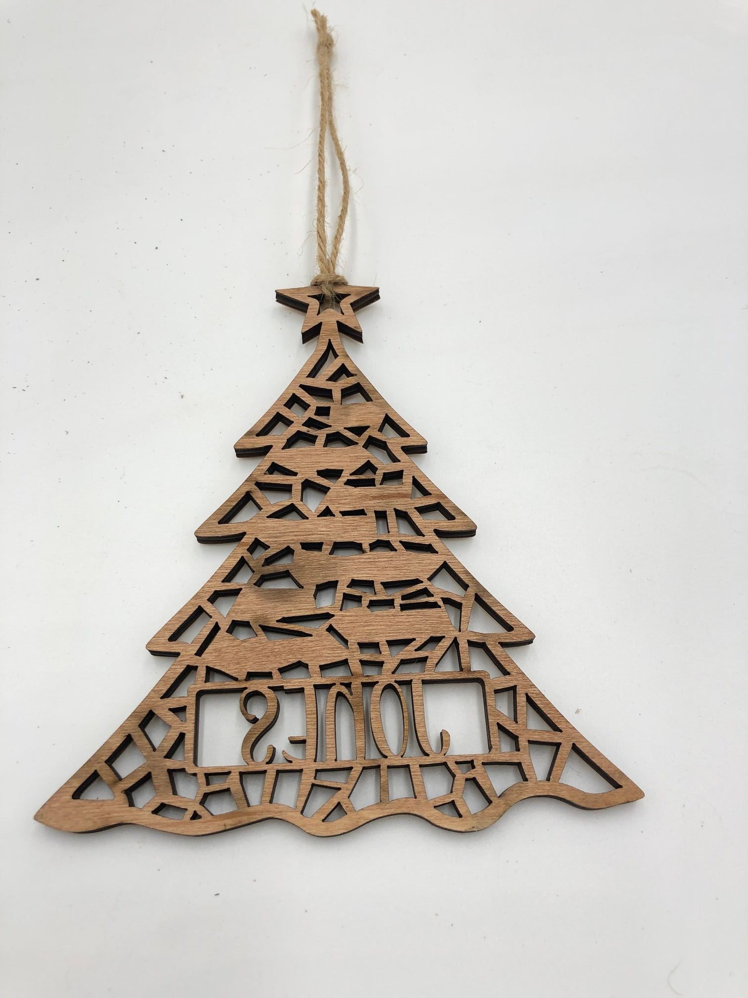 Personalized Wood Christmas Ornament Engravable Family Name Tree Decoration With Rope Hanger For Custom Holiday Keepsake Gift